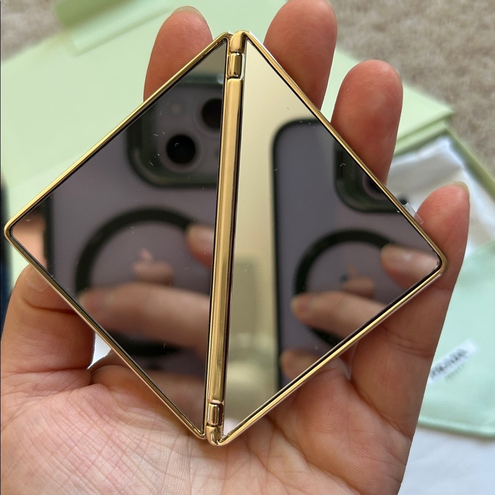 Prada Beauty Triangle compact mirror - Picture 10 of 17